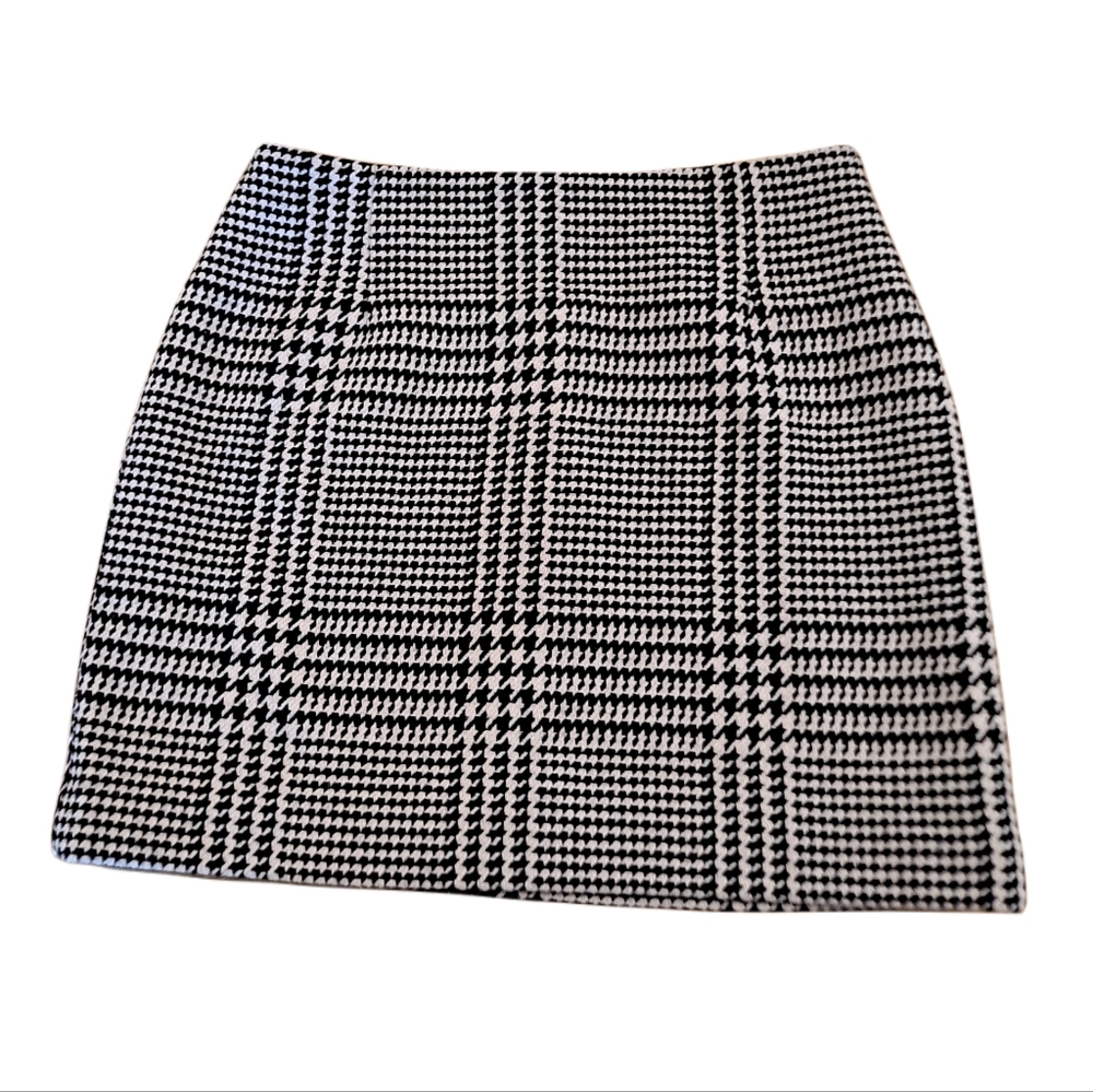 H&M Black and White Houndstooth Mini Skirt